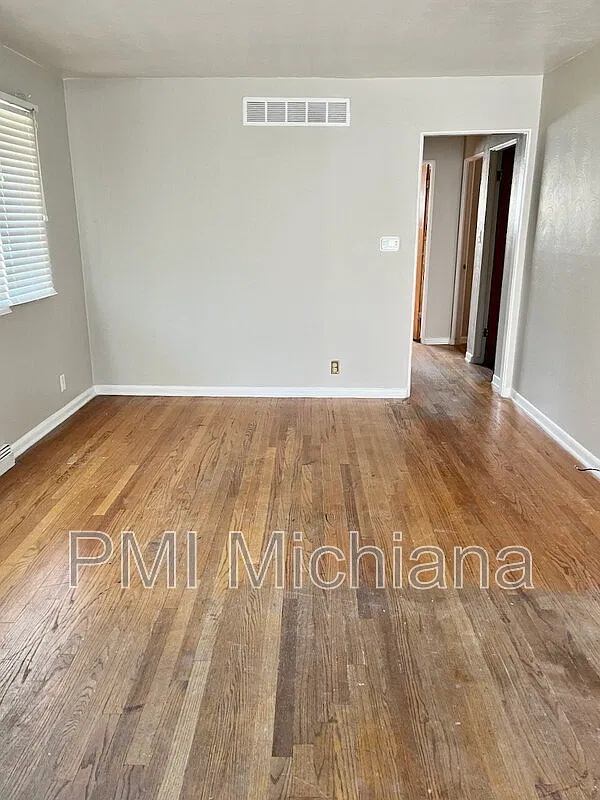 3 bed, 1.0 bath, 1570 sqft, $1,500 — Photo 3