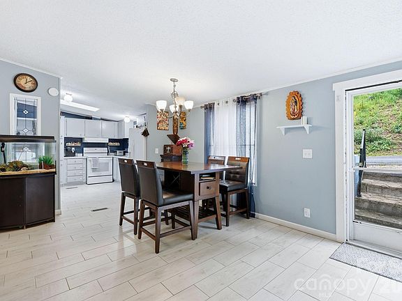 3rd image of 405 Gray Ct