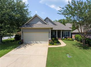 807 Berry Ln, Auburn, AL 36830