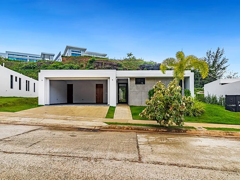 238 Urb Monteazul — Photo 2