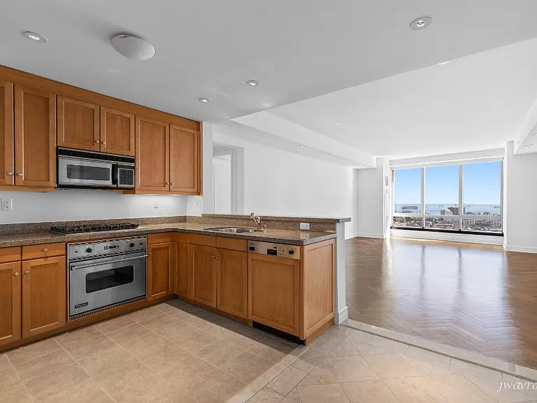 765 Market St #33H — Photo 3