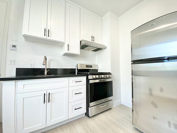 2nd image of 1435 Glenville Dr #1A