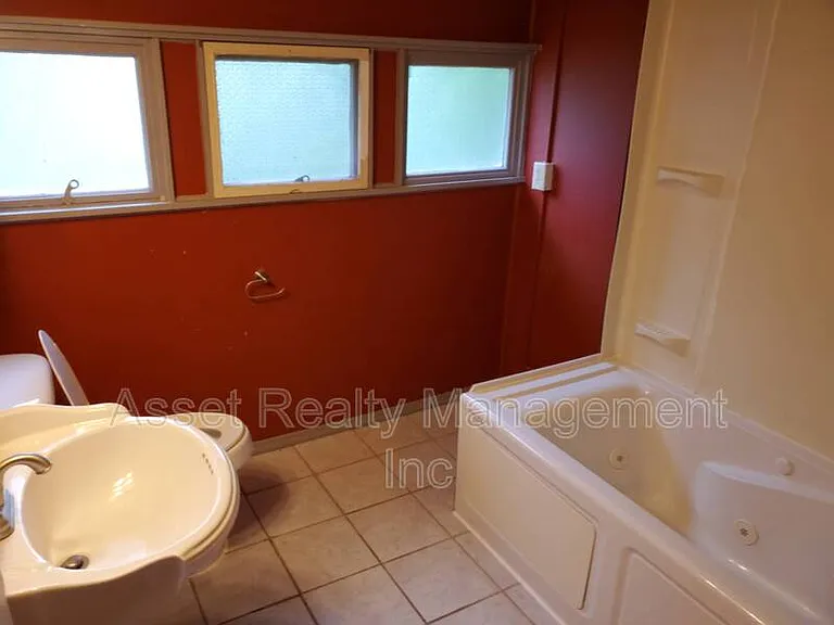 126 Wellington Cir — Photo 11