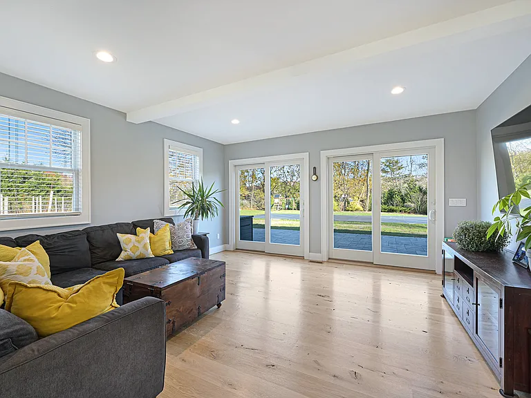 148 Montauk Hwy — Photo 5