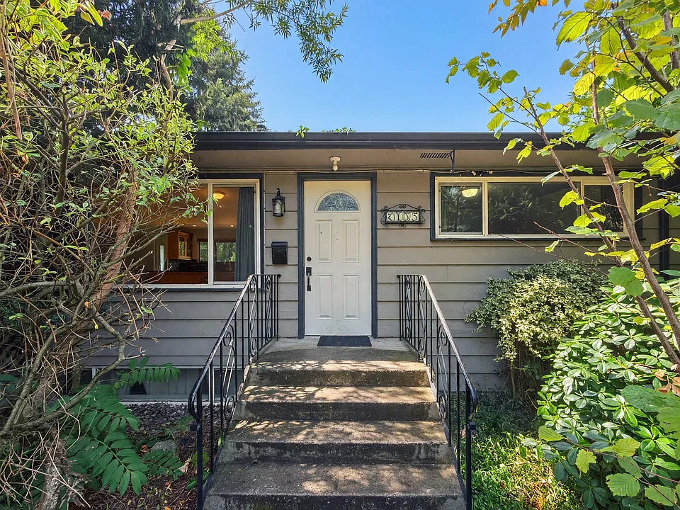 2155 Mohawk Ave