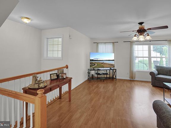 4th image of 55 Parkside Dr
