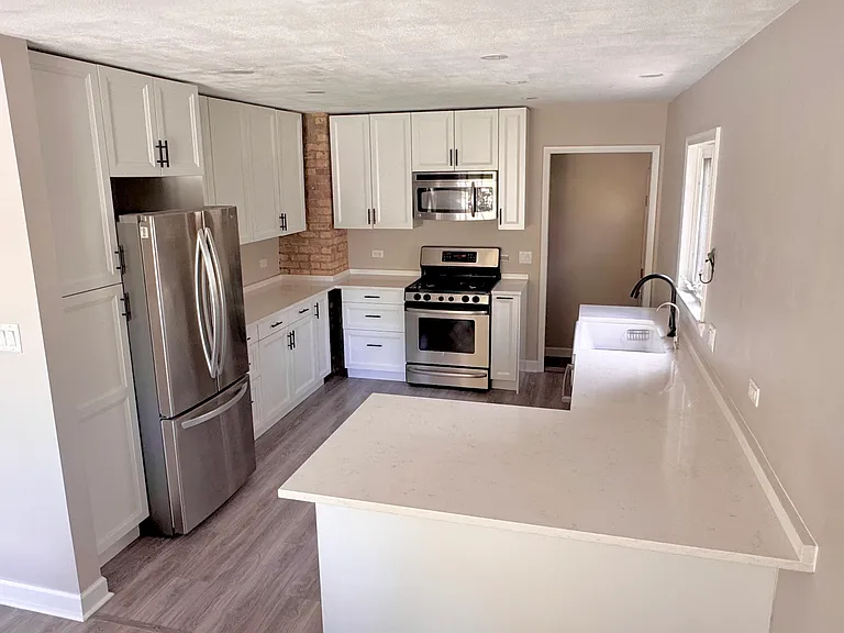 648 Burton Ave — Photo 3
