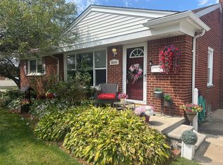 30244 Windsor St, Garden City, MI 48135