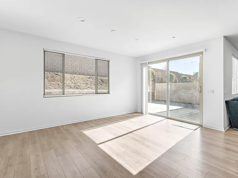 4551 Highland Ave — Photo 17