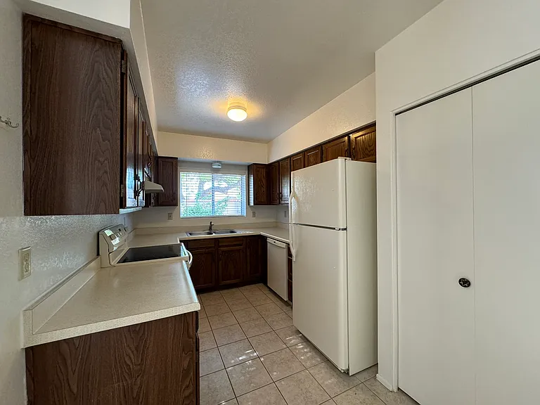 8144 E Rivenoak Dr — Photo 20