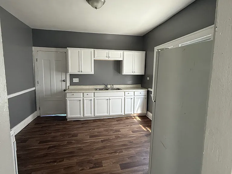 2913 E 118th St #DOWN — Photo 3