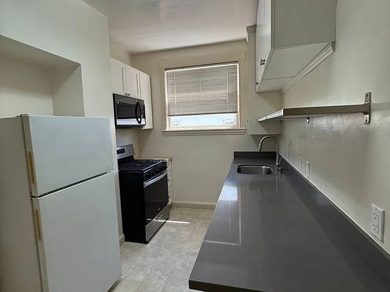 2320 Haste St #15 — Photo 4