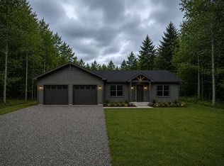 15 Holly Ln, Cornville, ME 04976
