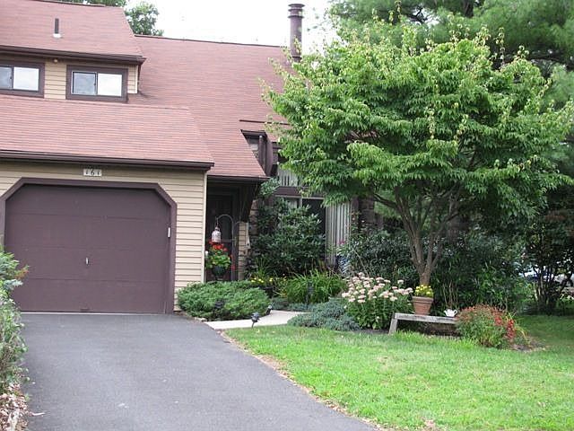 Entrance Driveway