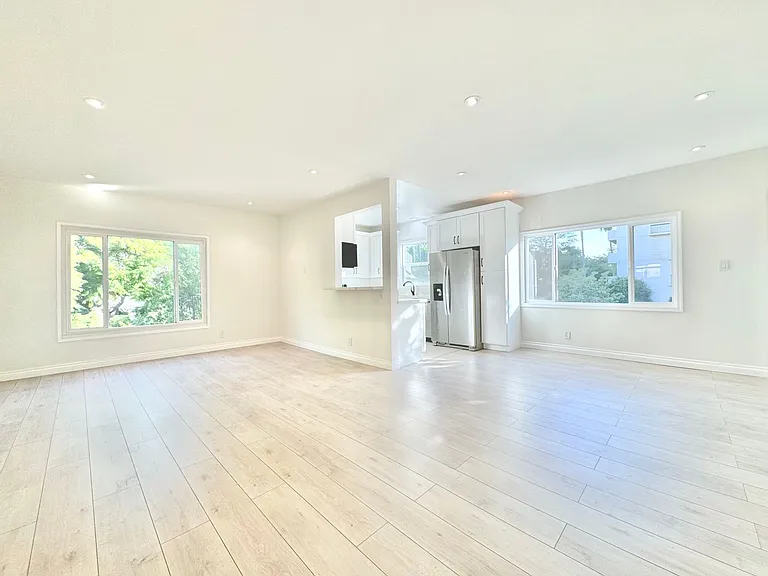 333 N. Oakhurst Dr. — Photo 6