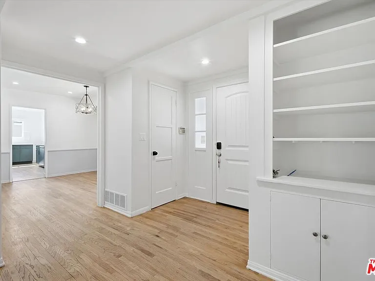 12818 Hatteras St — Photo 21