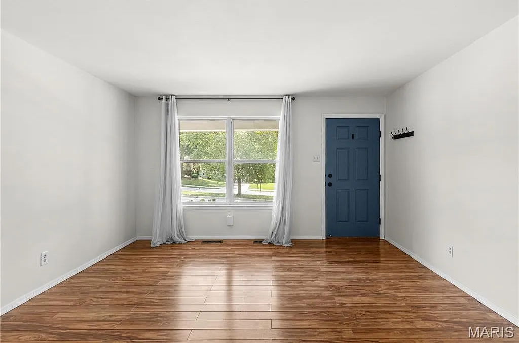 3 bed, 1.5 bath, 1482 sqft, $2,495 — Photo 4