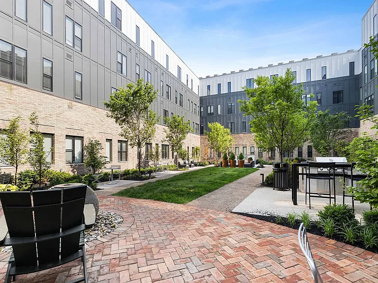 12 - Jaeger Square - Courtyard