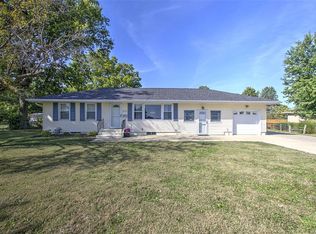 317 N Country Club Rd, Decatur, IL 62521