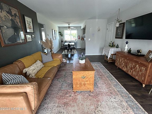 4th image of 330 Shore Dr APT G-1