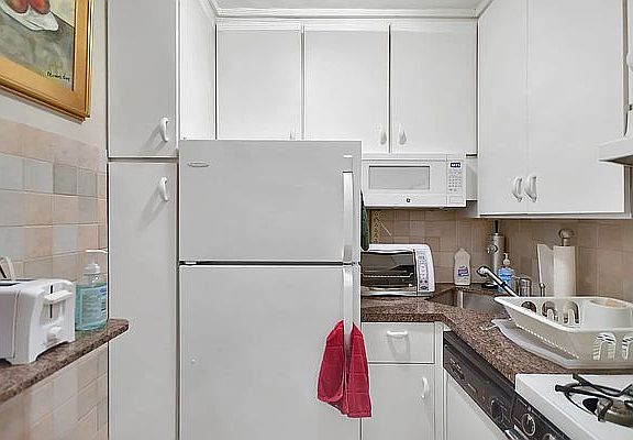 5th image of 335 E 51st St APT 4E