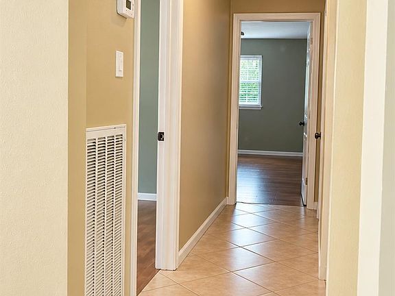 2nd image of 2811 New England Ct