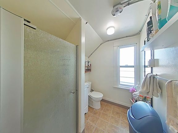 4th image of 242 NW 15th St #12