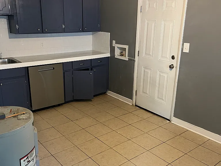 3115 Michigan Ct — Photo 4