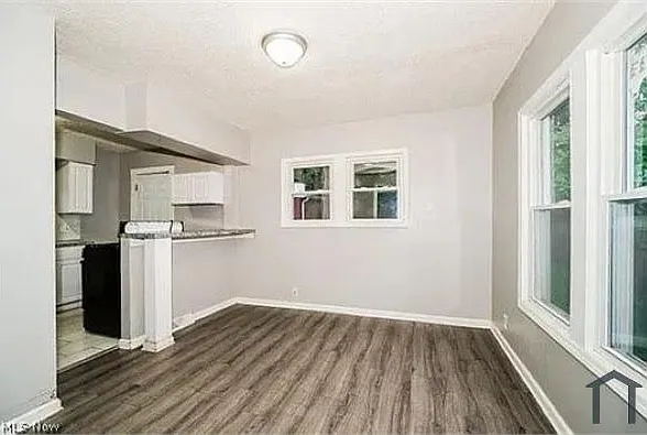 3 bed, 1040 sqft, $1,508 — Photo 2