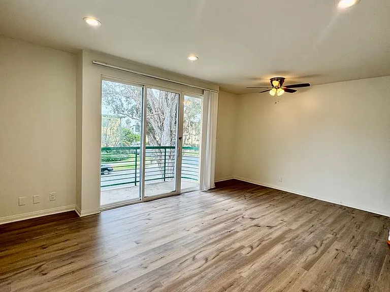 10883 Rose Ave #101 — Photo 6