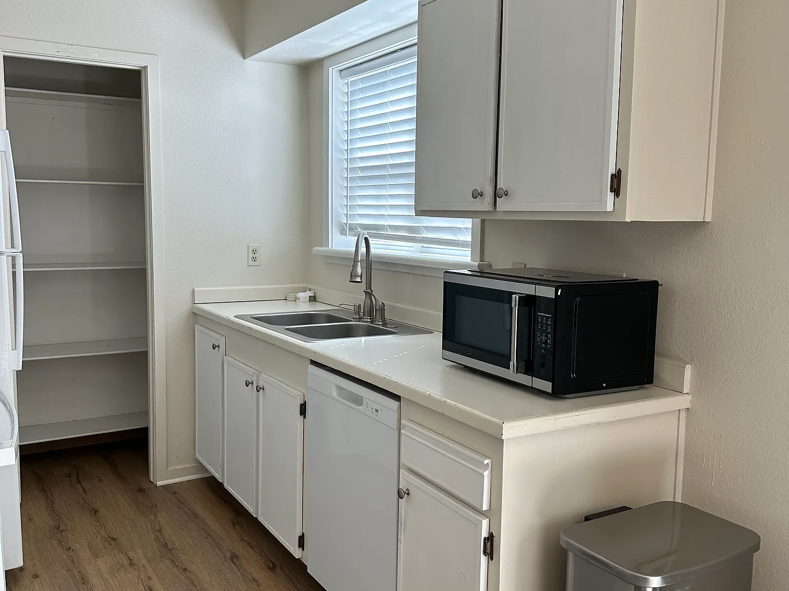 2 bed, 2.5 bath, 1500 sqft, $2,300 — Photo 2