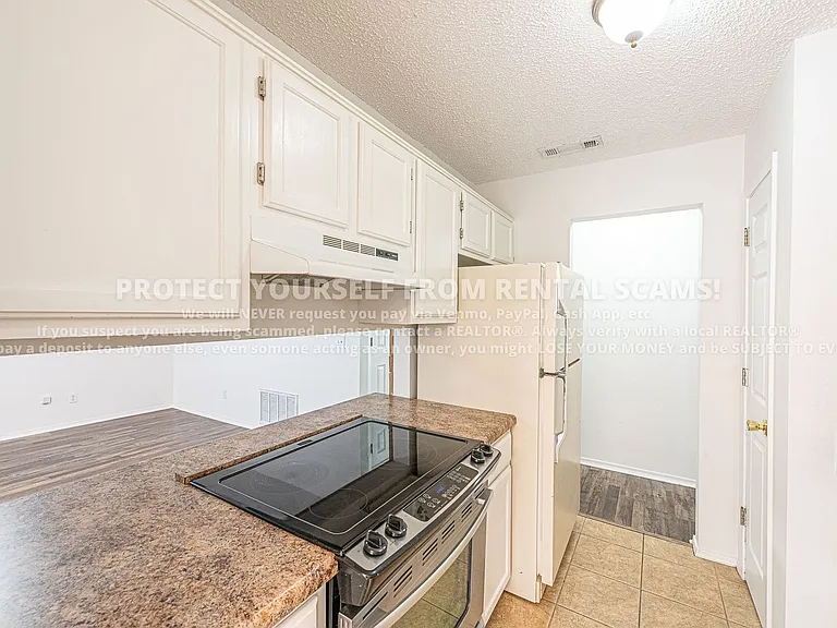 3161 W Oakfield St — Photo 5