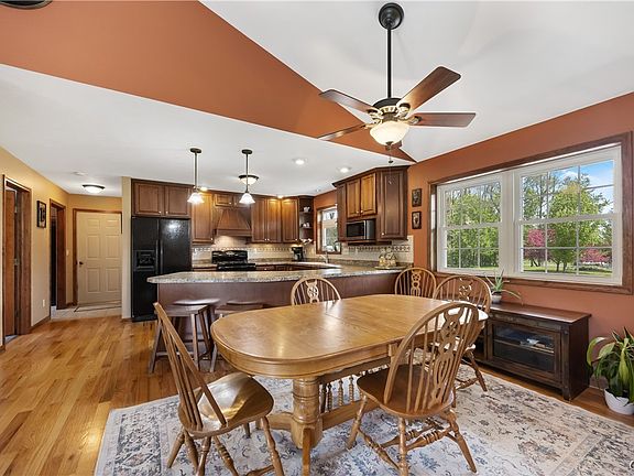 5th image of 211 S Court St