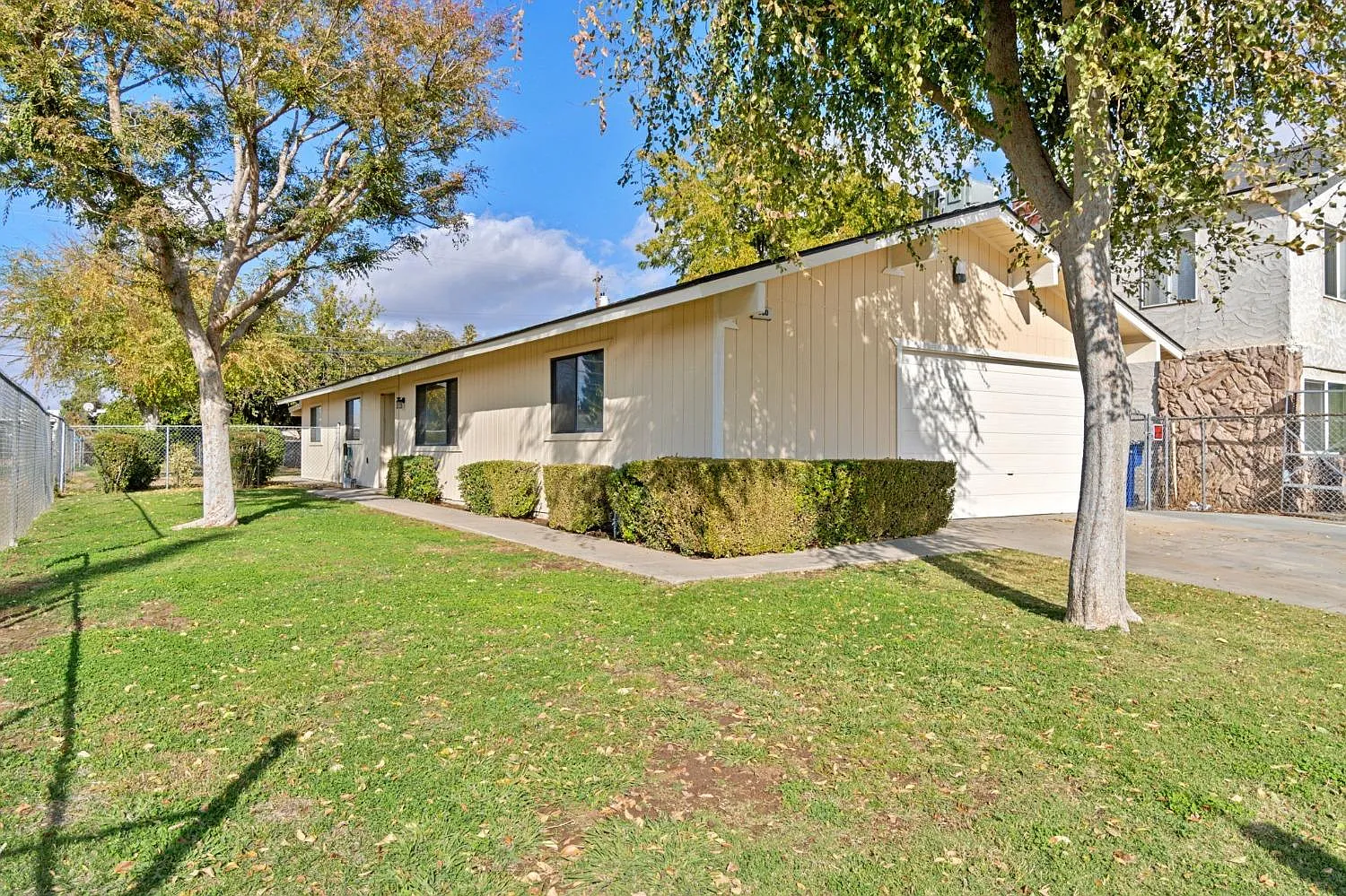 360 W Pinedale Ave photo 1