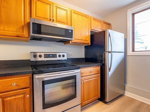5th image of 167 Highwood Dr