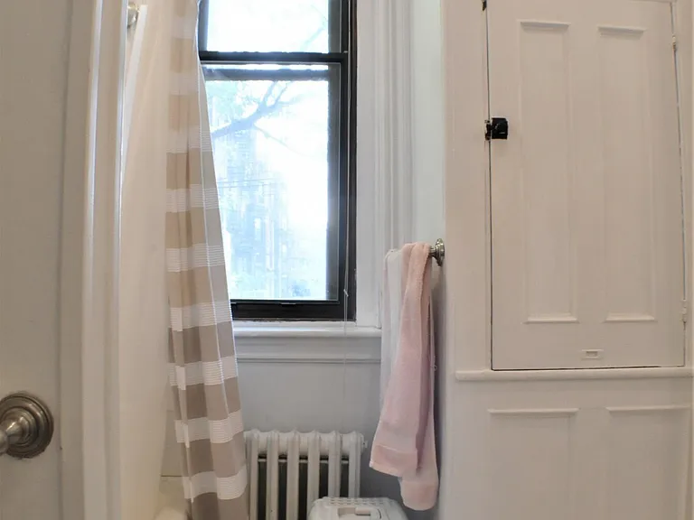 31 Fairfield St #2 — Photo 12