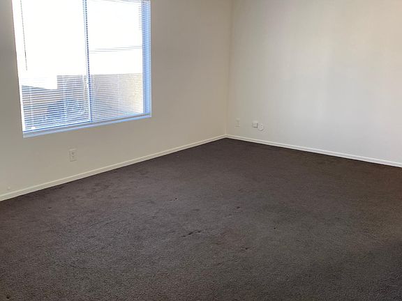 3rd image of 423 E Cedar Ave