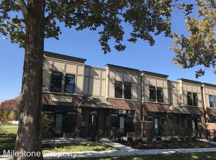 1042 S 30th Ave APT 202, Omaha, NE 68105