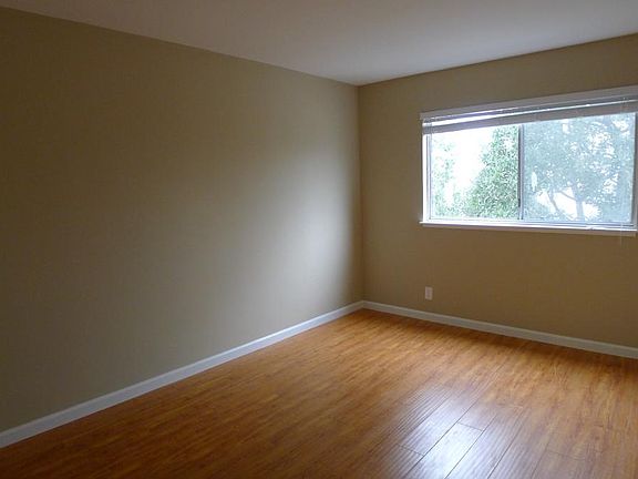 Big Bedroom with Huge Closet!