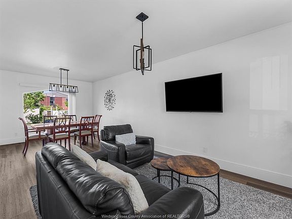 5th image of 477 Pierre Ave