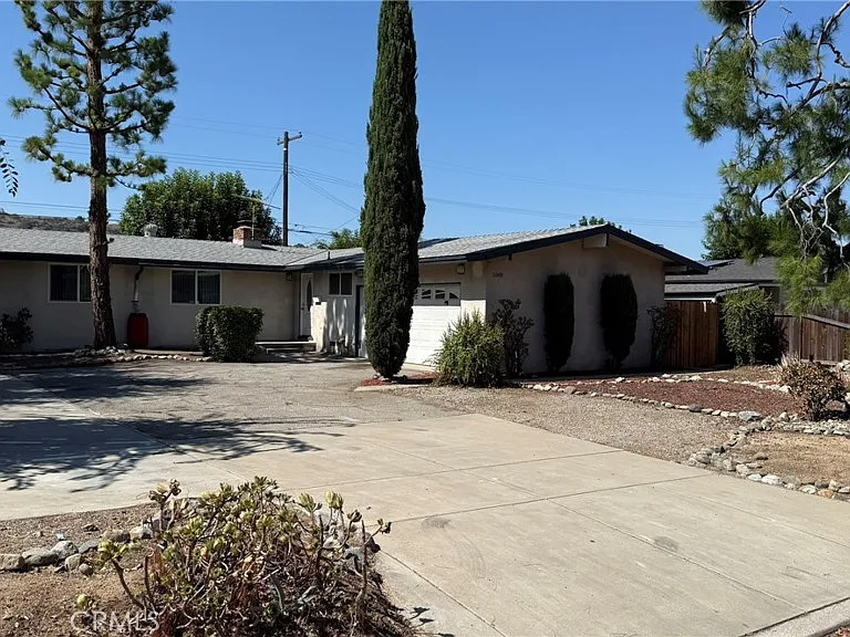 1002 E Walnut Ave — Photo 23