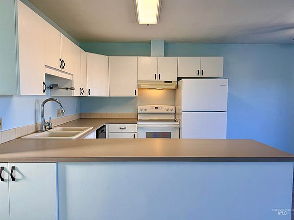 2nd image of 607 Park St