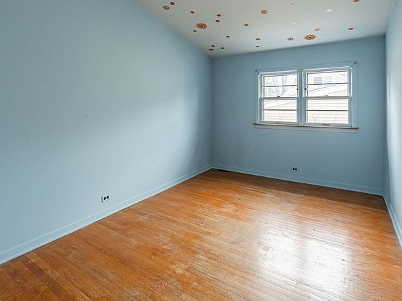 4th image of 2665 Joseph Ave