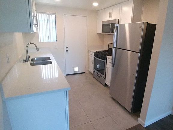 3rd image of 3227 Lincoln Ave APT 7
