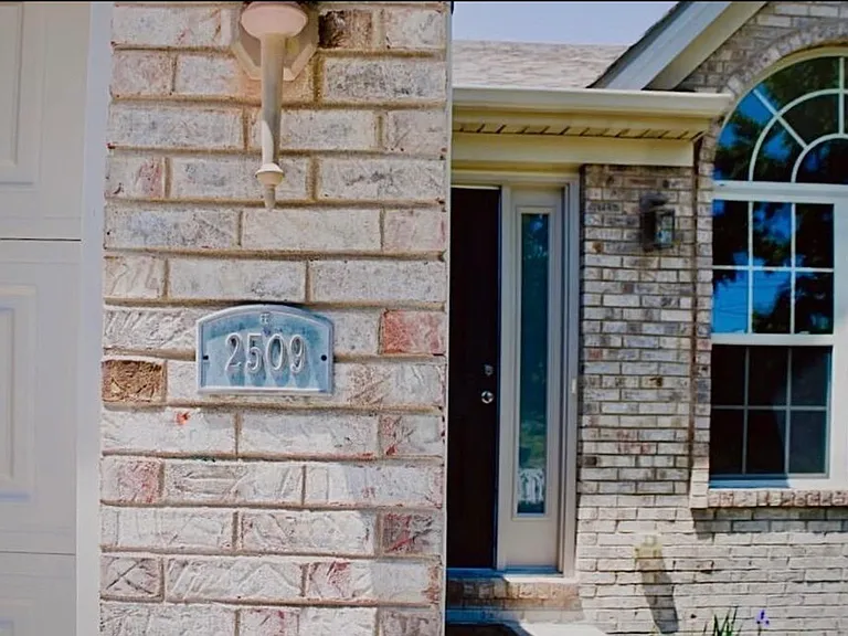 2509 Sun Seeker Ct — Photo 2