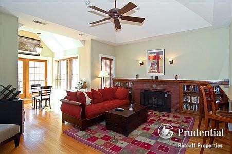 2nd image of 4731 N Malden St #3N
