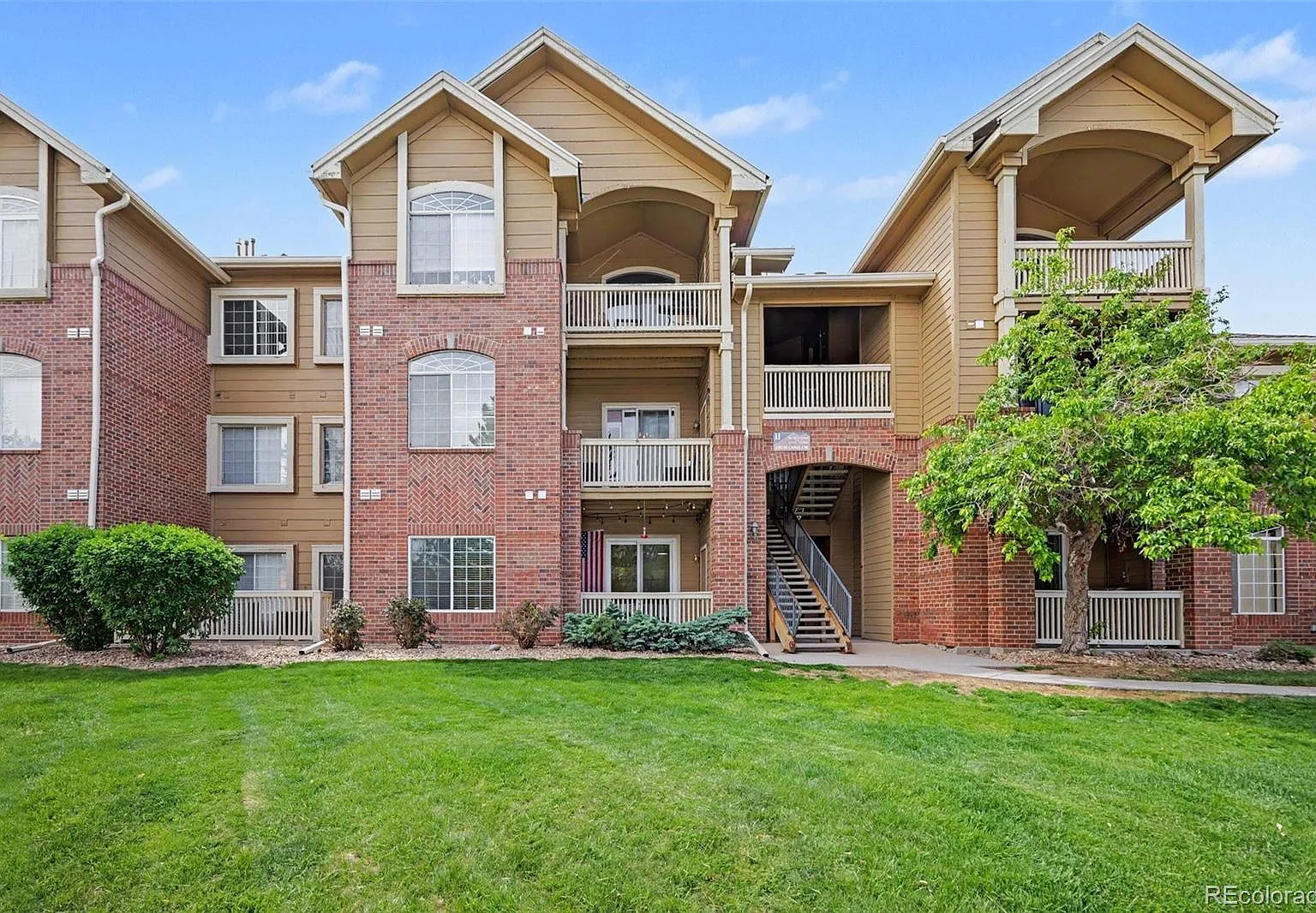 2 bed, 2.0 bath, 1037 sqft, $1,995 — Photo 1