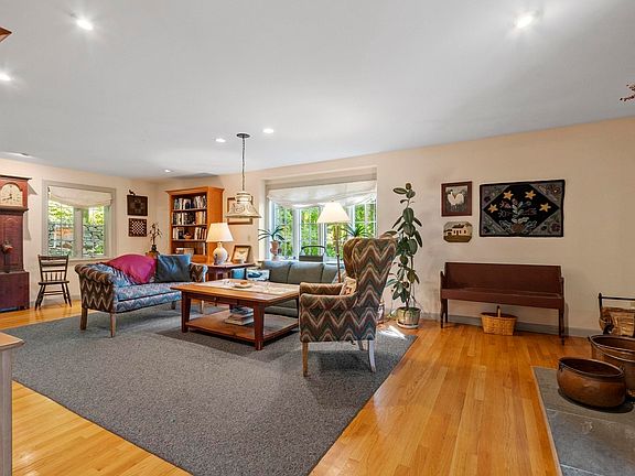 5th image of 36 Westland Farm Rd