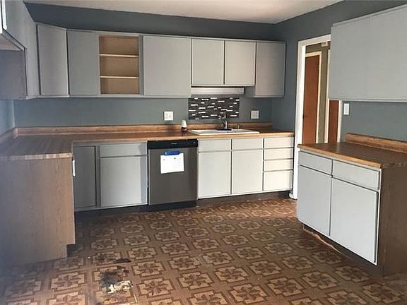 3rd image of 2404 Beechwood Blvd
