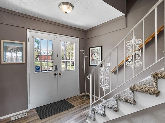 3rd image of 867 Coalport Dr